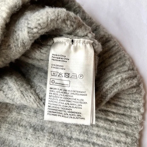 H&M | Grey Ribbed Knit Cropped Sweater - Picture 16 of 16